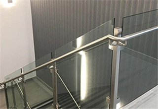 steel_post_glass_railing2